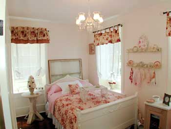 Interior view of The Cottage at The Cothren House Historic Estate